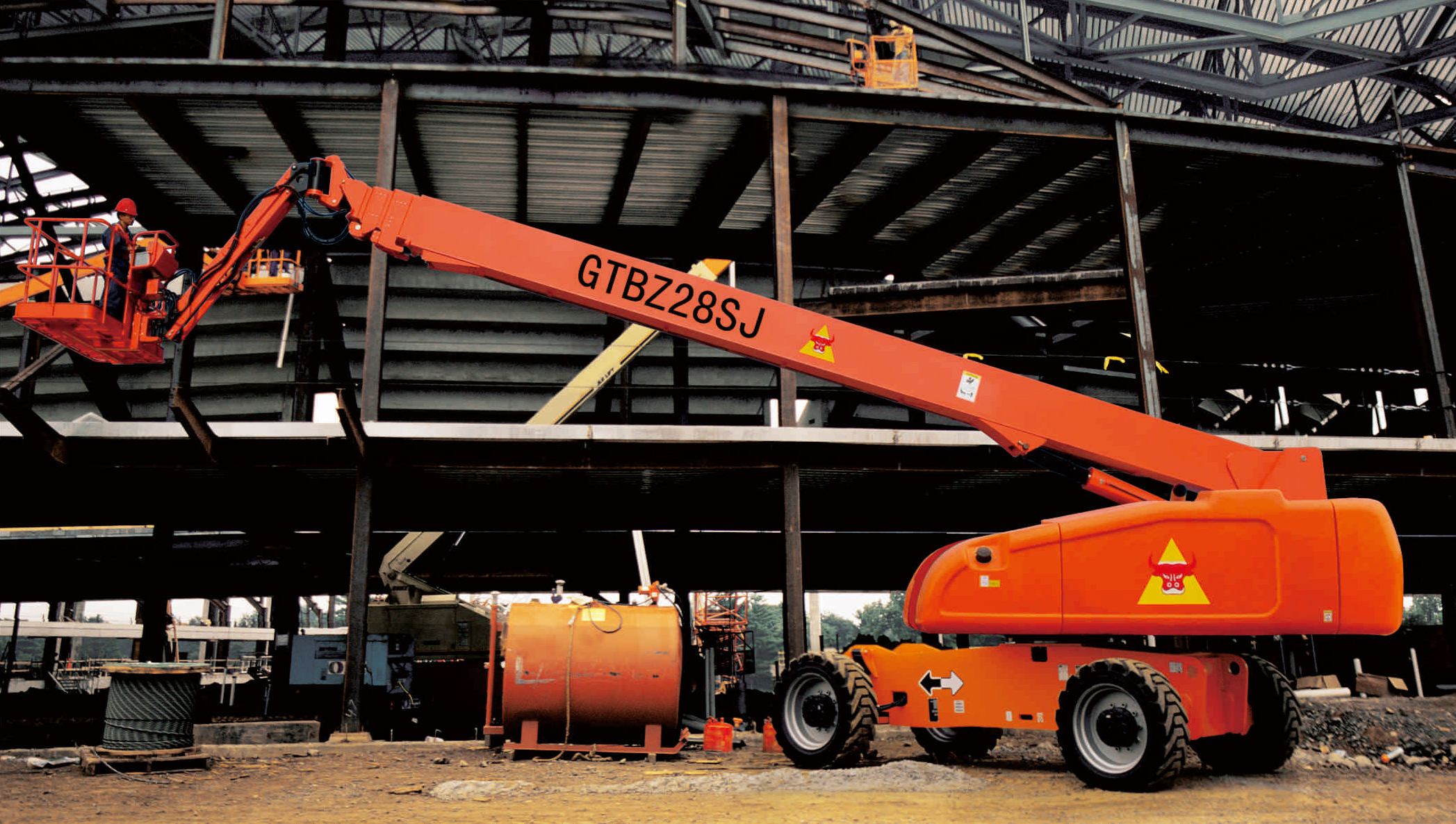 直臂式高空作業(yè)平臺(tái)，高空作業(yè)車，高空升降平臺(tái)