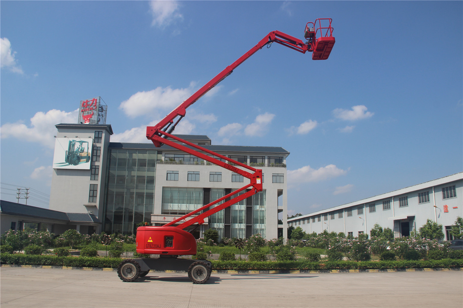 曲臂式高空作業(yè)平臺，高空作業(yè)車，高空升降平臺