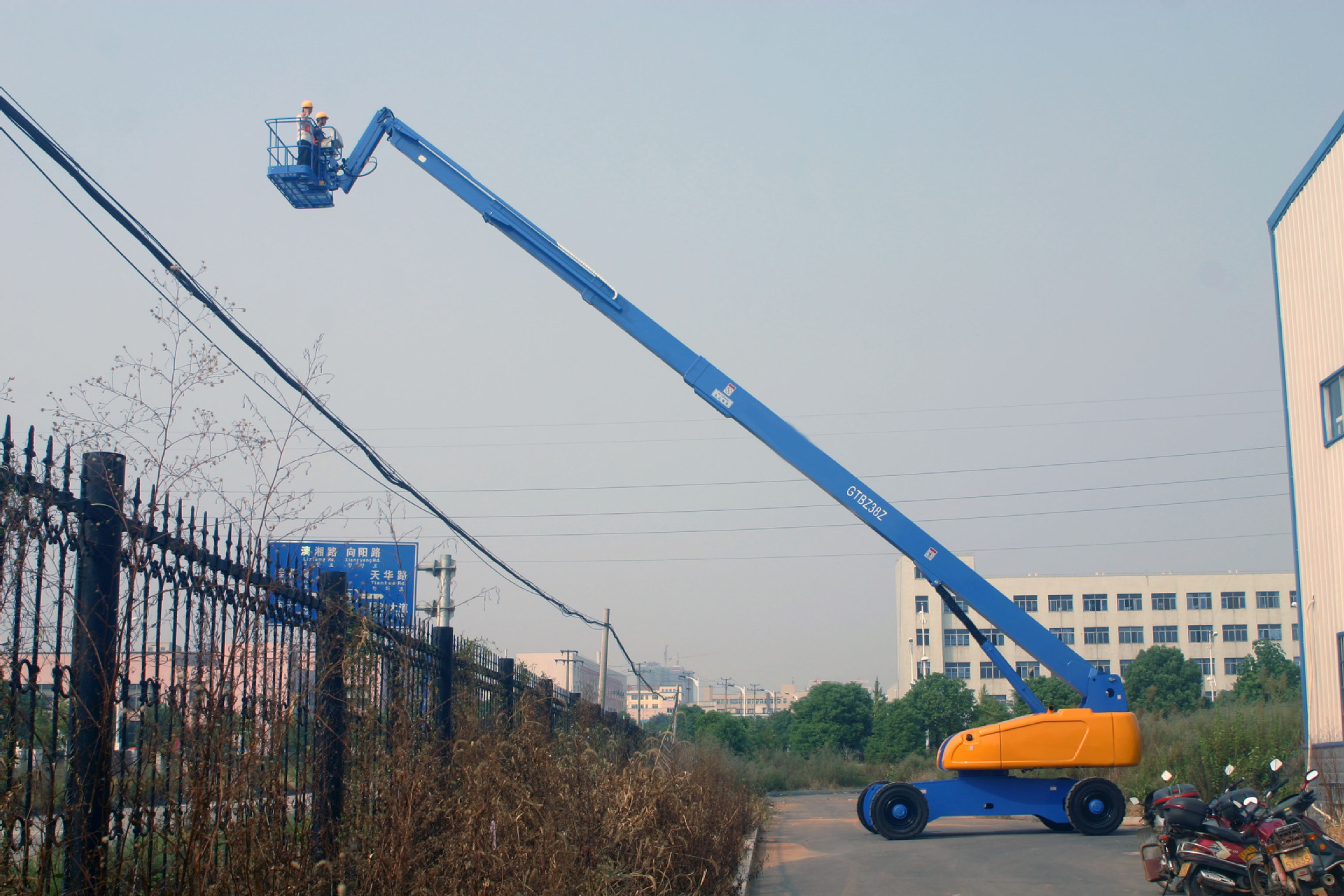 高空作業(yè)平臺(tái)租賃，升降機(jī)出租