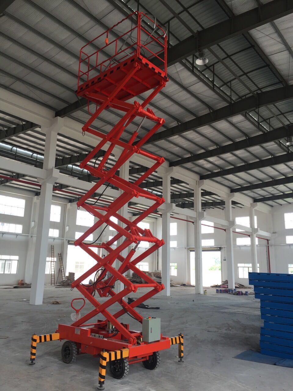 高空作業(yè)平臺租賃，升降機出租，升降平臺租賃