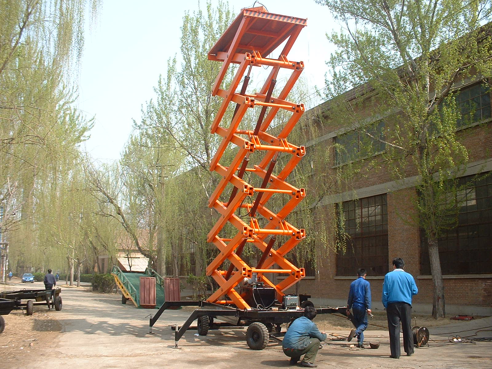 高空作業(yè)平臺租賃，升降機出租，升降平臺租賃