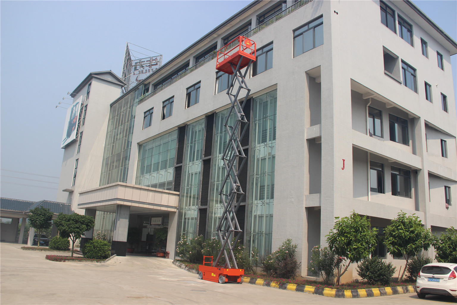 高空作業(yè)平臺(tái)租賃，升降機(jī)出租，升降平臺(tái)租賃