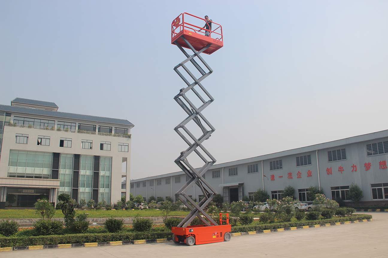 自行走升降平臺（帶伸縮臺面）自行走液壓升降平臺